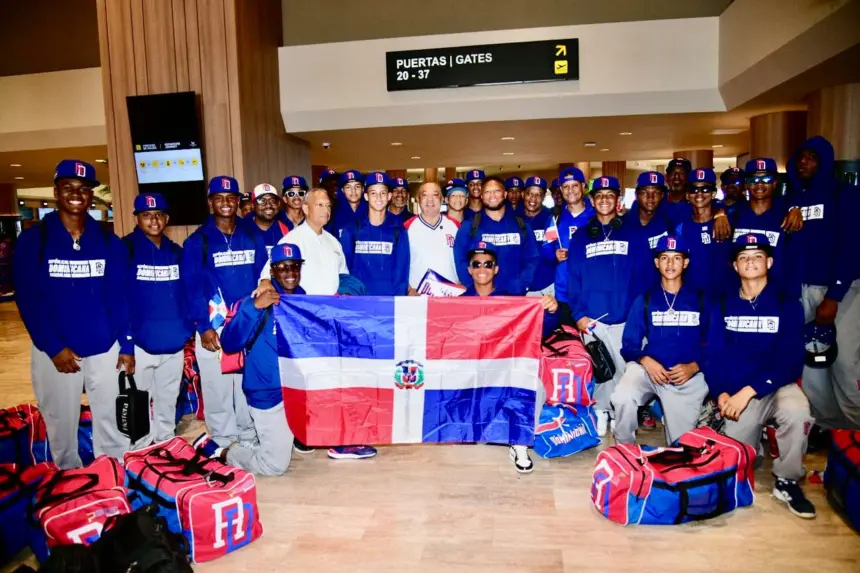 Selección Dominicana U-15 parte a México para la Copa Mundial de Béisbol