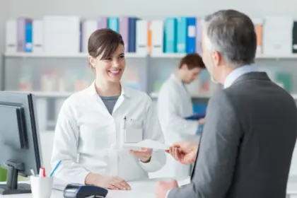 Día Mundial del Farmacéutico: pilar esencial en la salud pública