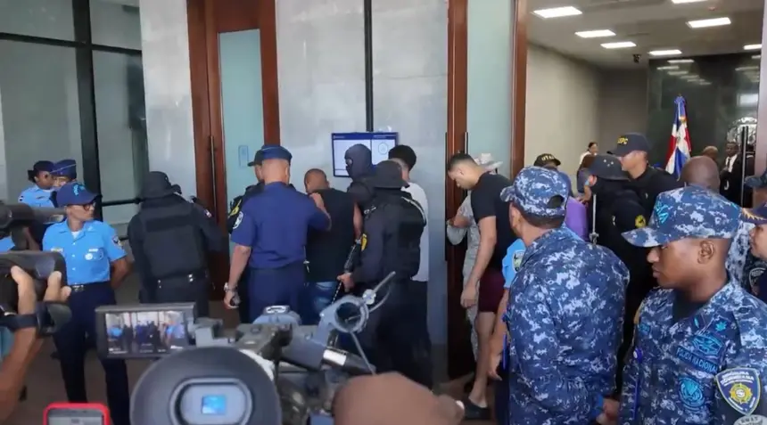 Aplazan medida de coerción por muerte de esposa de Julián Oro Duro
