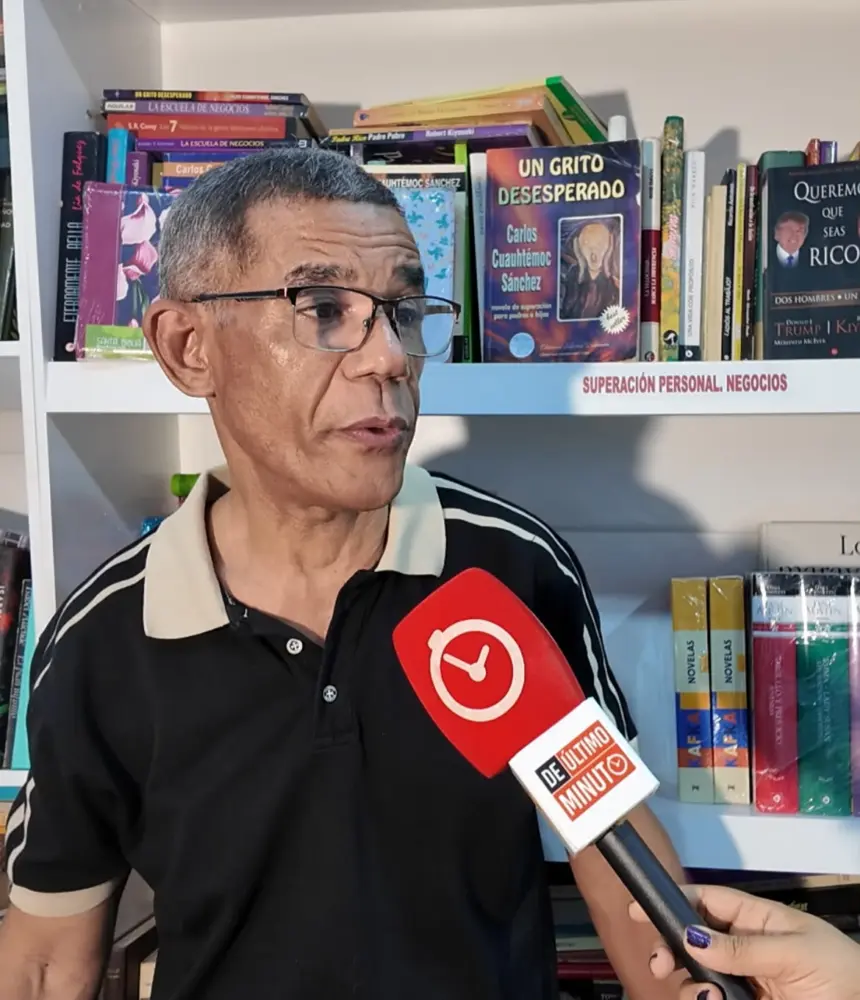 Librero desmiente mito: dominicanos sí tienen hábito de lectura