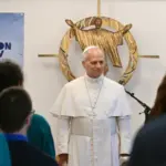 Papa León XIV aboga por la dignidad de migrantes en París