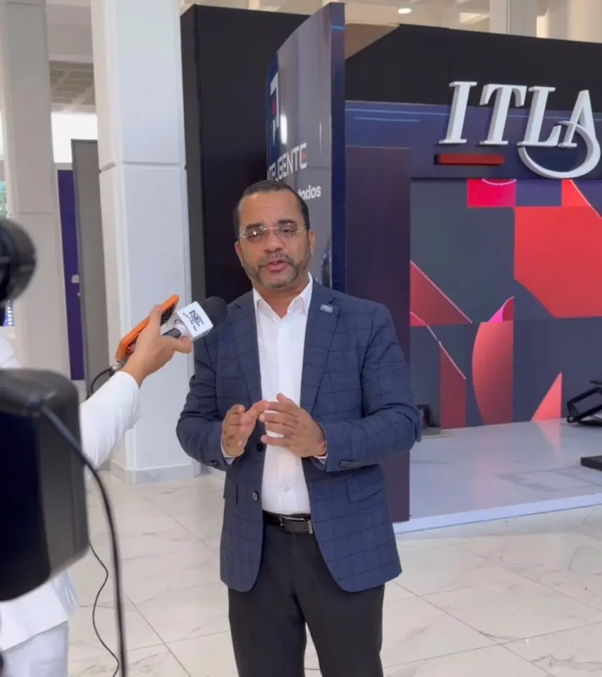 ITLA presenta innovaciones y cursos de IA en Feria del Libro 2026