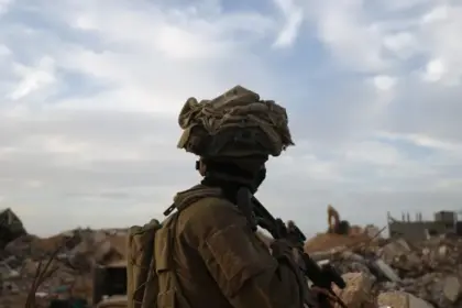 Ejército israelí mata a un palestino en Gaza tras nuevos ataques