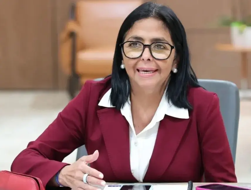 Delcy Rodríguez ordena desbloqueo de portales web en Venezuela por diálogo