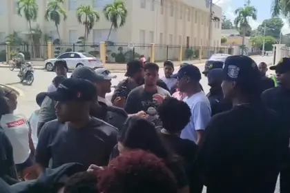 Santiago Matías Alofoke impulsa firmas para Dominicanos Primero en Dajabón