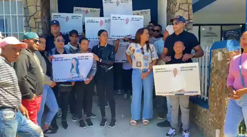 Familiares exigen nuevo fiscal para investigar doble crimen en Constanza