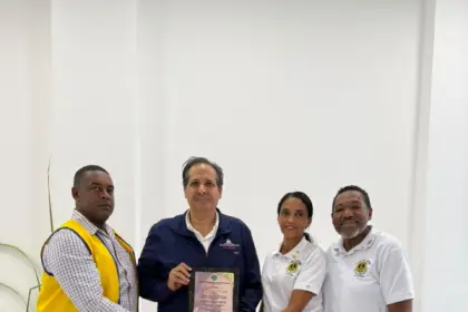 Club de Leones reconoce a Víctor Atallah por su labor en salud pública