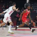 Jean Montero brilla con Olympiacos y clasifica a la final de la Supercopa