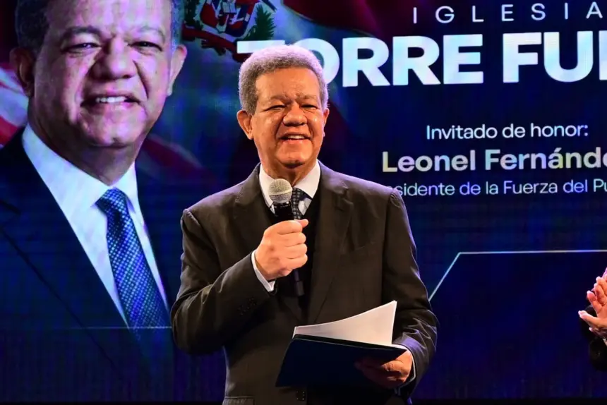 Leonel Fernández destaca rol de iglesias y fe en el desarrollo del país 1 Leonel Fernández destaca rol de iglesias y fe en el desarrollo del país