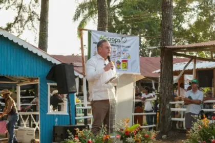 Agricultura entrega 20 mil pacas para enfrentar sequía en ganadería Norte
