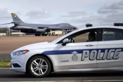 Detienen a cinco sospechosos por explosivos en base aérea de EE.UU.