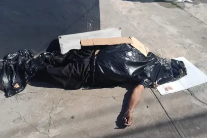 Identifican a hombre que falleció tras desplomarse en el Ensanche Ozama