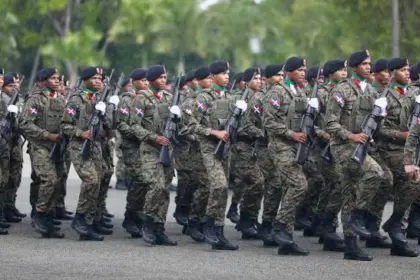 Tres dominicanos detenidos en Panamá por reclutar soldados para Rusia
