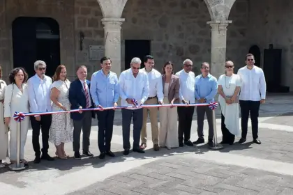 Abinader impulsa turismo y propone transformar Alcázar de Colón en escuela
