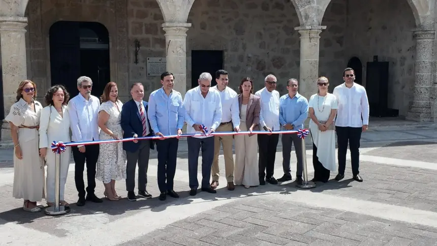 Abinader impulsa turismo y propone transformar Alcázar de Colón en escuela