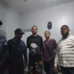 Joven se entrega a la Policía en Santiago tras acusación de robo