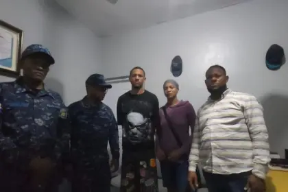 Joven se entrega a la Policía en Santiago tras acusación de robo