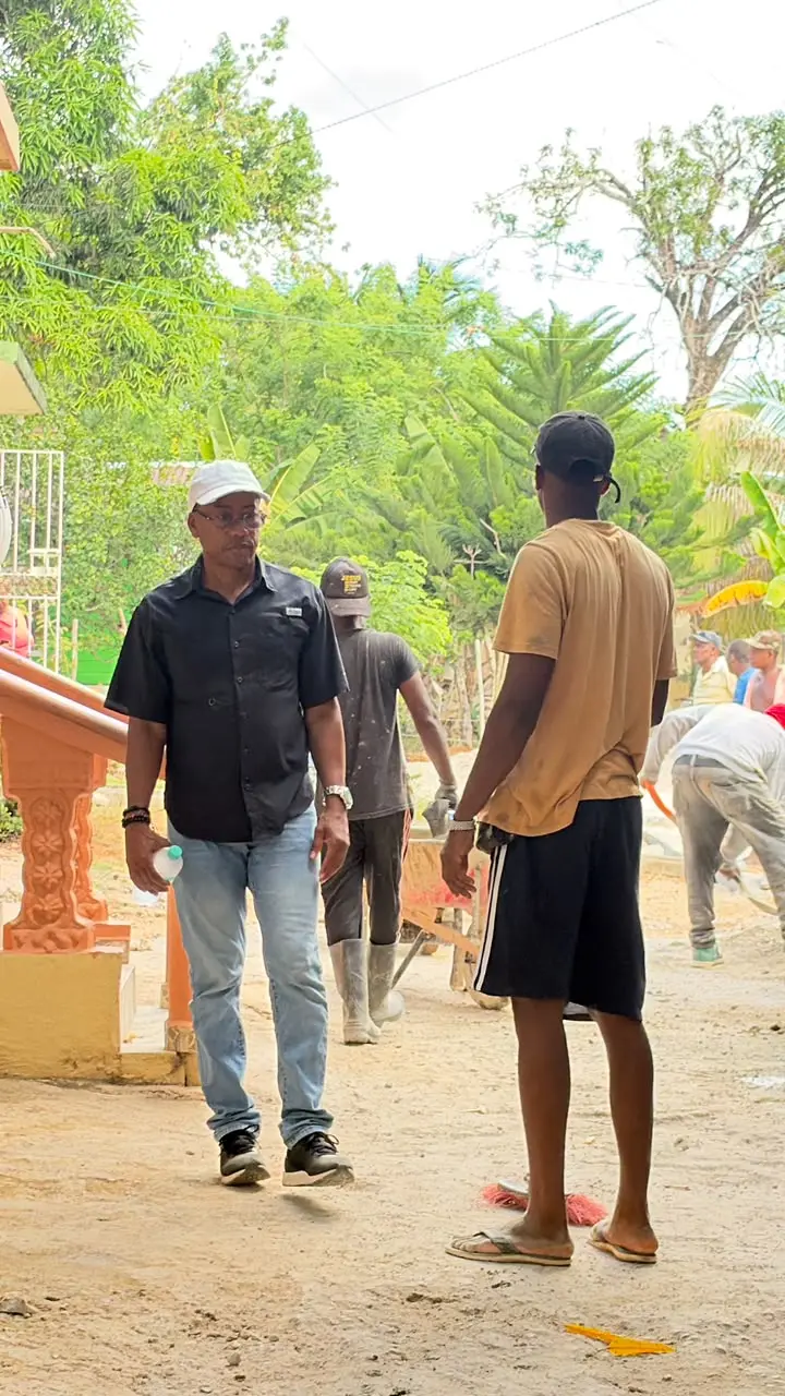 Avanza construcción de callejones en Arroyo Barril Samaná con apoyo oficial