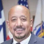 Alcalde Brian DePeña enfrenta 15 nuevos cargos legales en Lawrence