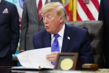 Trump desmiente oferta de alivio de sanciones y fondos a Irán