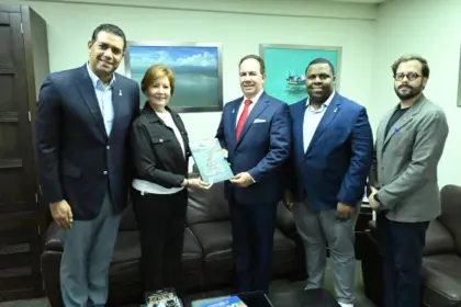 Funglode y la Universidad de Puerto Rico estrechan lazos de cooperación