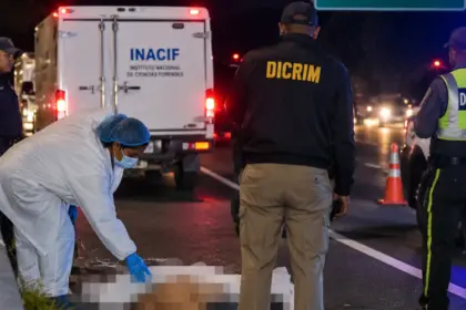 Hallan mujer fallecida en Autopista Duarte tramo Guaco La Vega