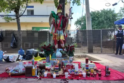 Devotos celebran el Día de San Miguel con fe en la Zona Colonial
