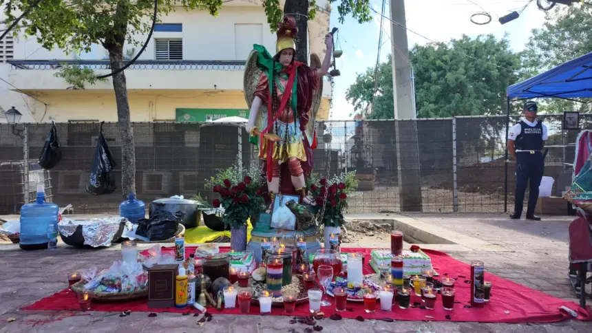 Devotos celebran el Día de San Miguel con fe en la Zona Colonial