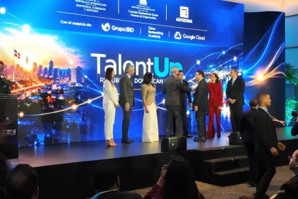 Yayo Sanz Lovatón lanza 15 mil becas para talento en Industria 5.0