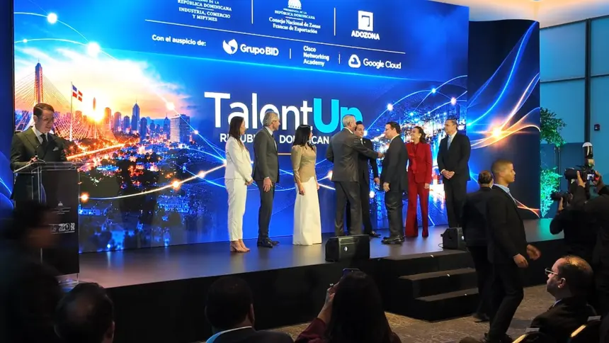 Yayo Sanz Lovatón lanza 15 mil becas para talento en Industria 5.0