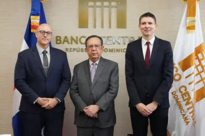 Valdez Albizu recibe misión del FMI y proyecta crecimiento económico 2026