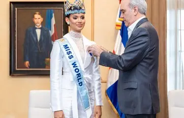 Abinader condecora a Joheirry Mola tras su histórica victoria en Miss Mundo