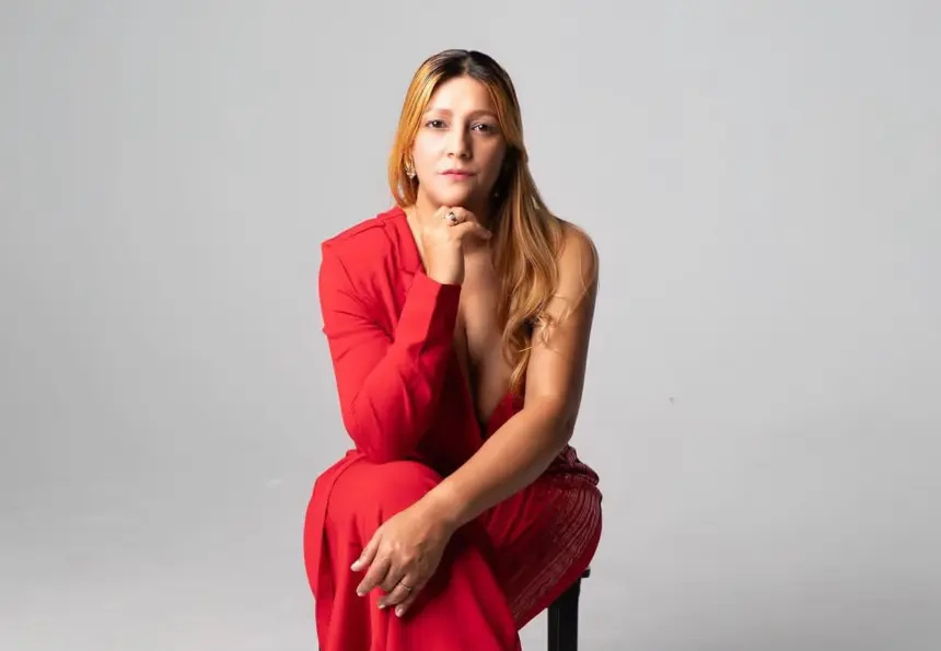 Julissa Morel nominada como Comentarista de Opinión en Premios La Flor 2026