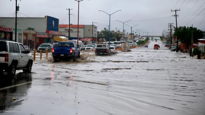 Tormenta Polo provoca graves inundaciones y damnificados en Sonora México
