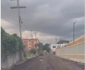 Denuncian mal estado de calle frente a escuela en Cancino Santo Domingo