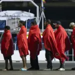 UE aprueba centros de retorno para migrantes en terceros países