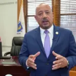 Brian DePeña reafirma que seguirá como alcalde de Lawrence pese a cargos