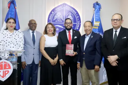 UASD presenta obra jurídica sobre control constitucional en la Feria del Libro