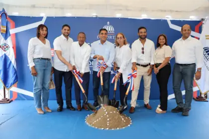 Kelvin Cruz inicia construcción de multiuso en Los Cacaos San Cristóbal