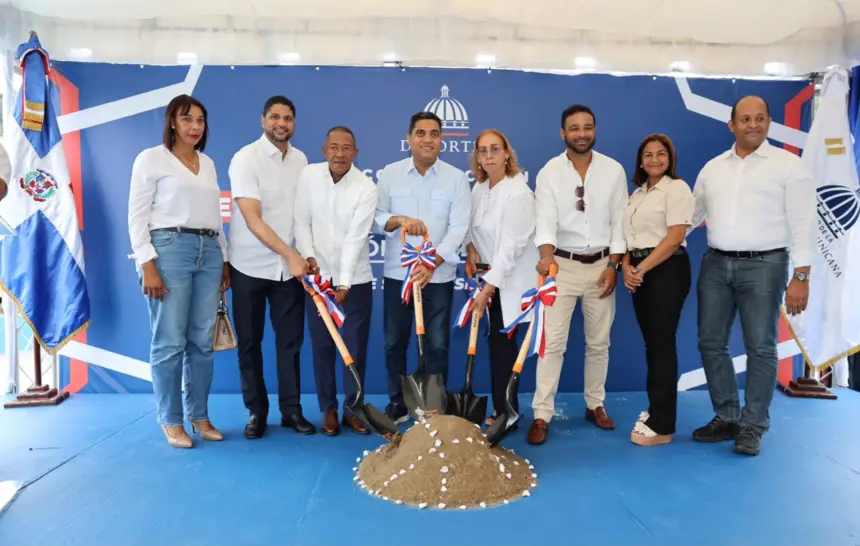 Kelvin Cruz inicia construcción de multiuso en Los Cacaos San Cristóbal
