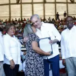 Abinader entrega 1,500 títulos de propiedad en El Almirante II