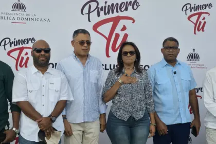 Propeep lleva jornada social Primero Tú a residentes de Sánchez Samaná