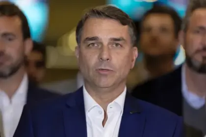 Flávio Bolsonaro cancela su asistencia al último debate electoral en Brasil