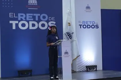 Jade García conmueve en inauguración del complejo de Pedro Martínez