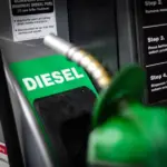 G7 libera 100 millones de barriles de diésel para estabilizar precios