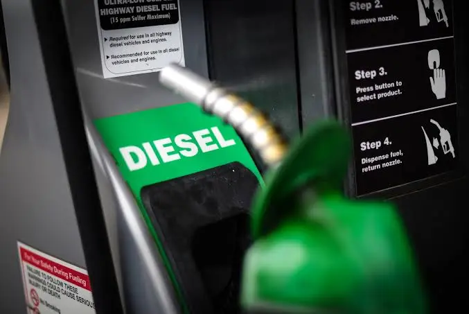 G7 libera 100 millones de barriles de diésel para estabilizar precios