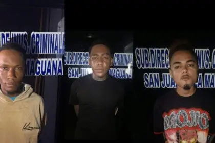 Tres hombres buscados por la justicia se entregan a la Policía en San Juan
