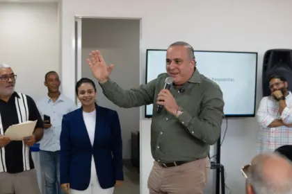 Alexis Victoria dona terreno para centro de envejecientes en Nagua