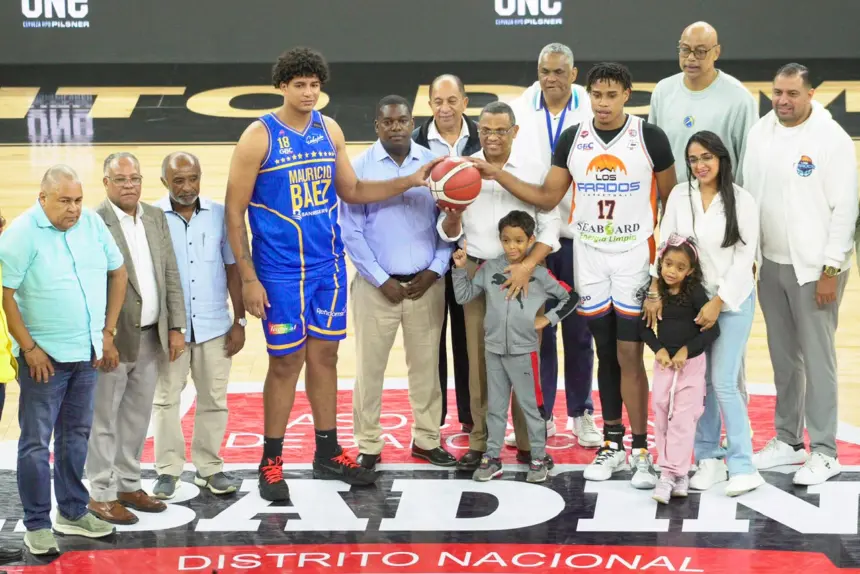 Mérido Torres realiza saque de honor en el TBS Distrito 2024