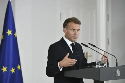 Macron insta al G7 a coordinar exportaciones de petróleo para bajar precios